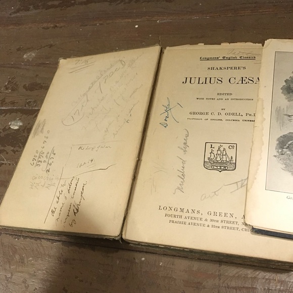 2 Antique Shakespeare Books- 1917 and 1922 - Picture 2 of 7